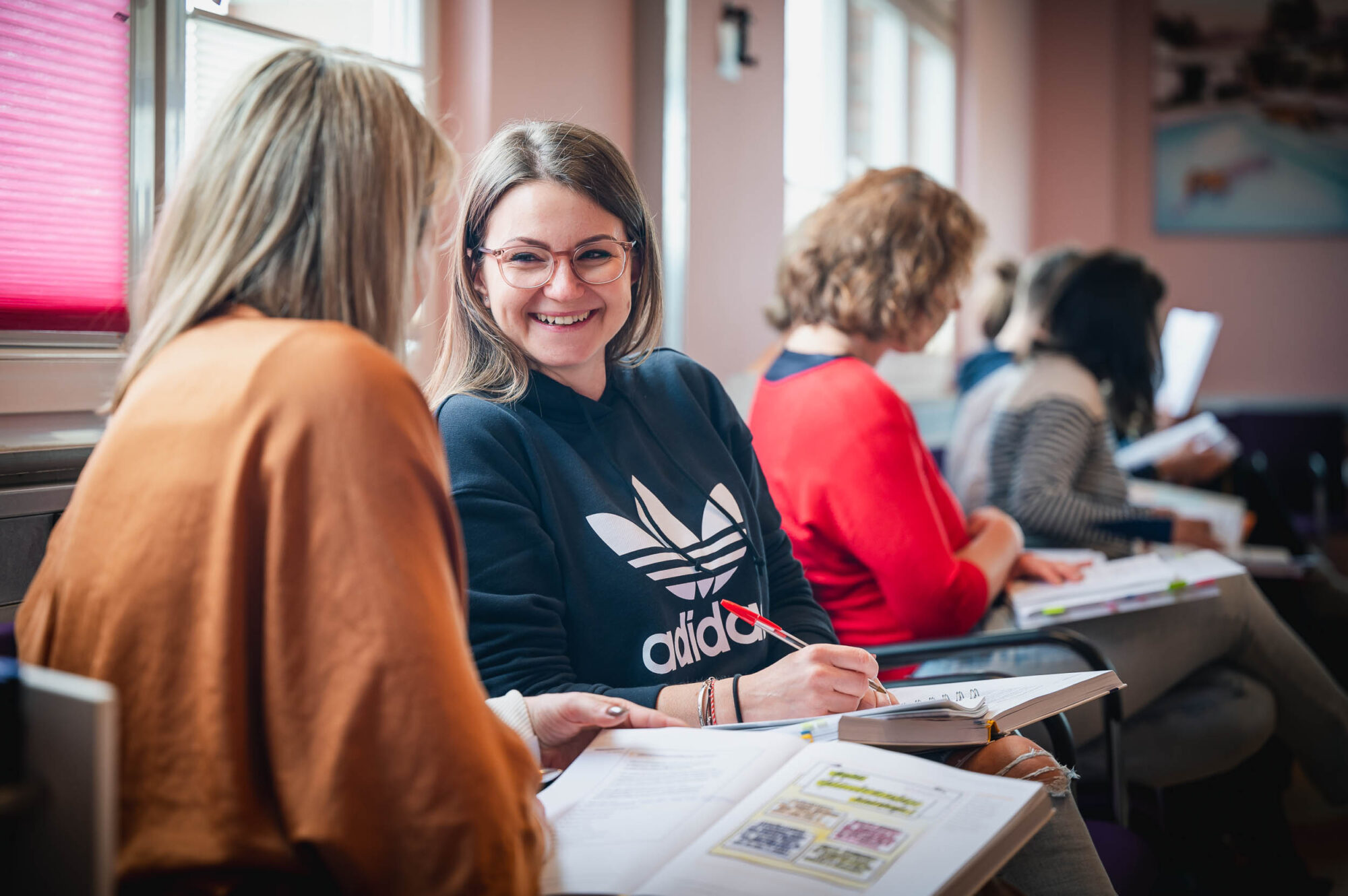 Teilnehmerinn der NLP-Ausbildung bei der Übung